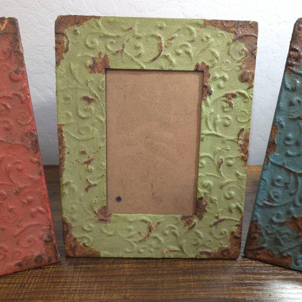 3 Embossed Metal Frames Rustic Distressed Red Green Blue 4x6 CreativeCo-Op - Picture 3 of 15